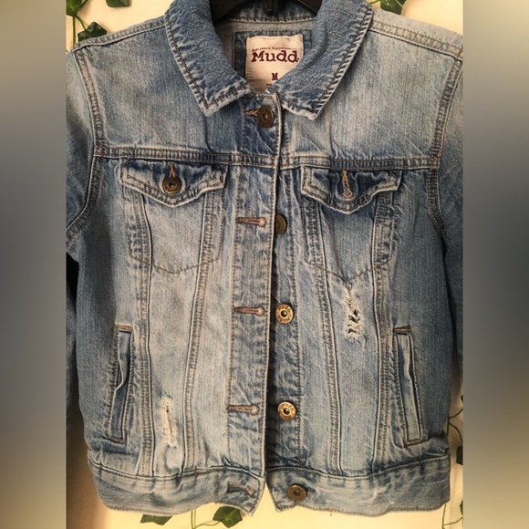 Woman’s Medium Denim Jean Jacket - Picture 1 of 6